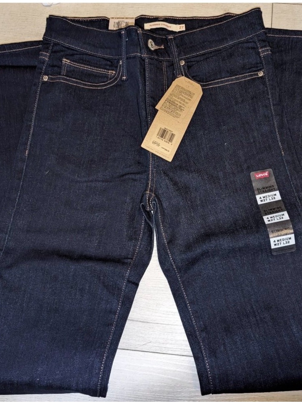 “SIZE 4” (27X32) Levi's Slimming Straight Medium Jeans NWT$59